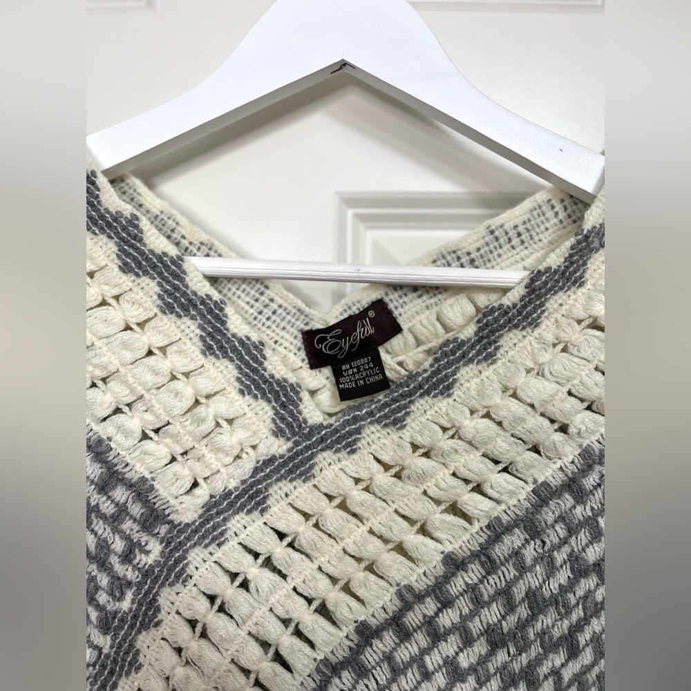 Chunky Knit Poncho - Picture 3 of 3